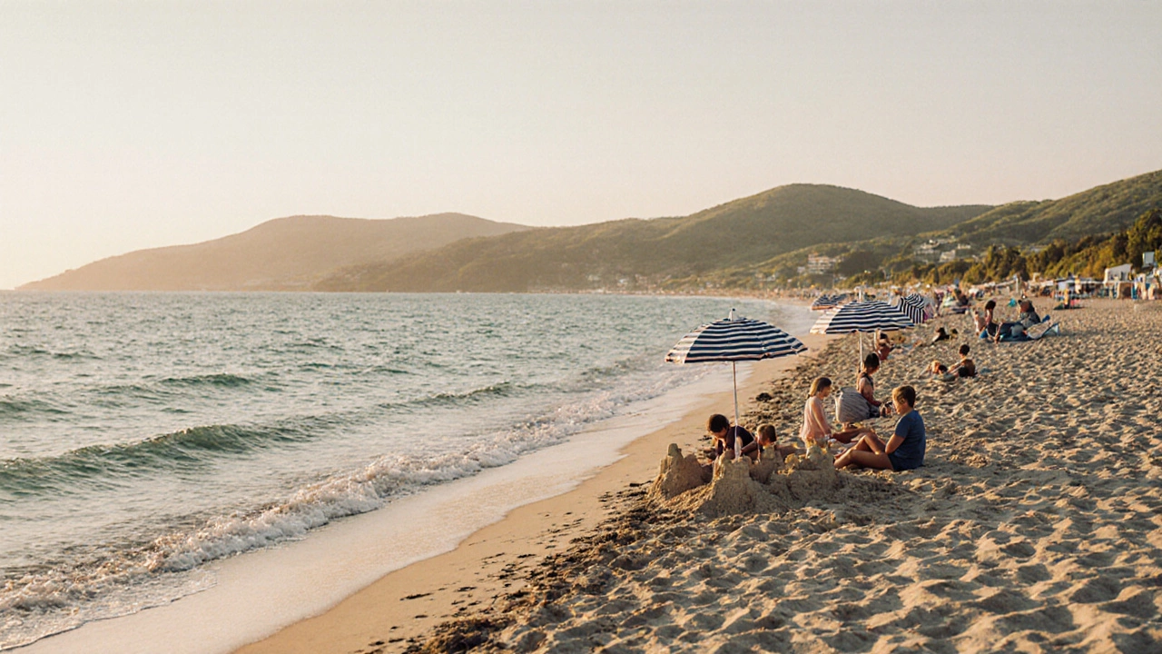 Куда поехать отдыхать летом 2024 в России на море: лучшие пляжи и цены