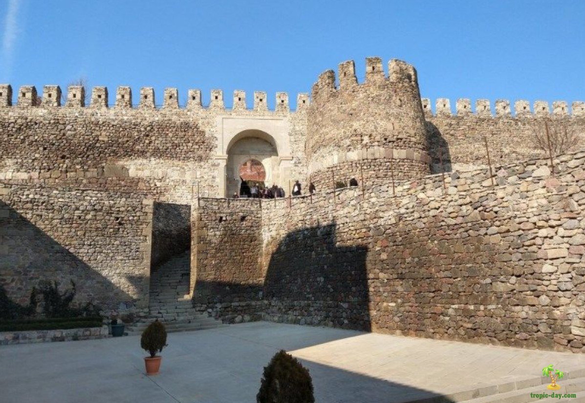Историческая крепость в современном изложении - крепость Рабат в Ахалцихе (Грузия)